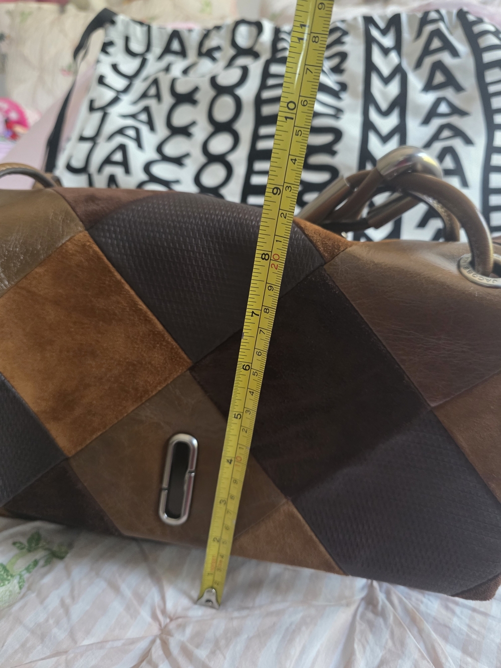 Marc Jacobs Patchwork Diamond-Panel Shoulder Bag in Brown Tones - Picture 10 of 11
